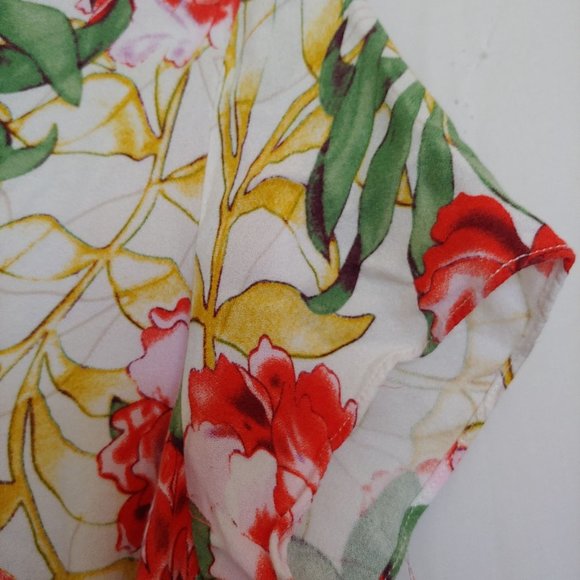 Lulu's floral shrt sleeve wrap dress red, green and white size Medium - Picture 9 of 16